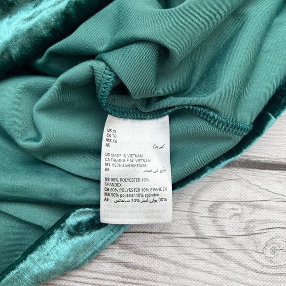 On 34th Women's Short-Sleeve Relaxed Green Velvet T-Shirt Size XL - Picture 6 of 9